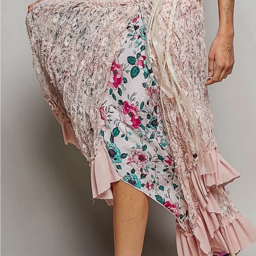 NWT POL Pink Skirt with Floral Panel SIZE LARGE NWT - Picture 2 of 4